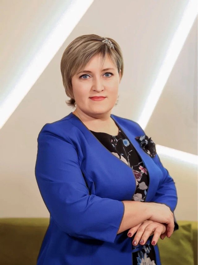 Угарова Антонина Геннадиевна — учитель начальных классов, дефектолог